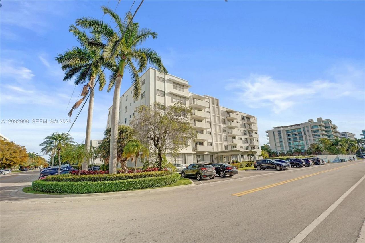 1075 92nd St , Unit 405, Bay Harbor Islands, FL 33154 Photo