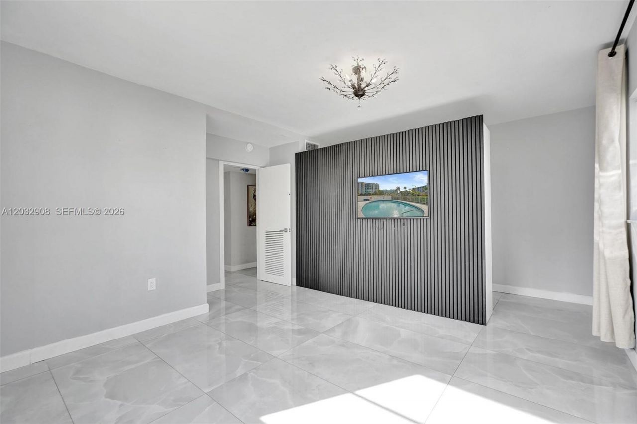 1075 92nd St , Unit 405, Bay Harbor Islands, FL 33154 Photo