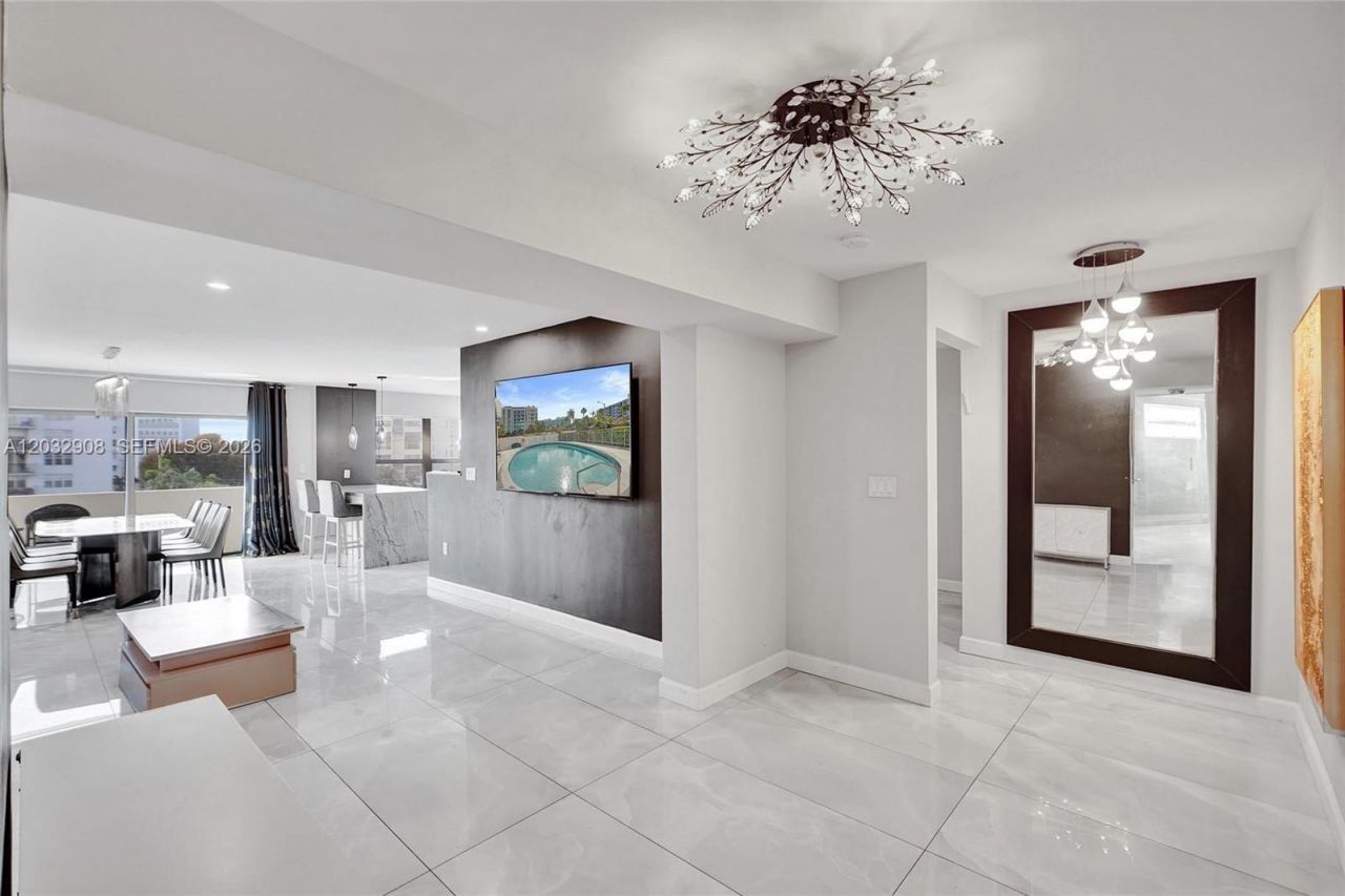 1075 92nd St , Unit 405, Bay Harbor Islands, FL 33154 Photo