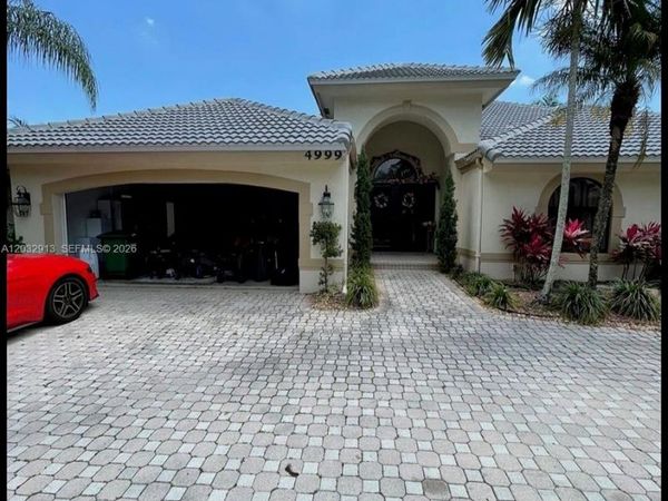 4999 Chardonnay Dr., Coral Springs, FL 33067