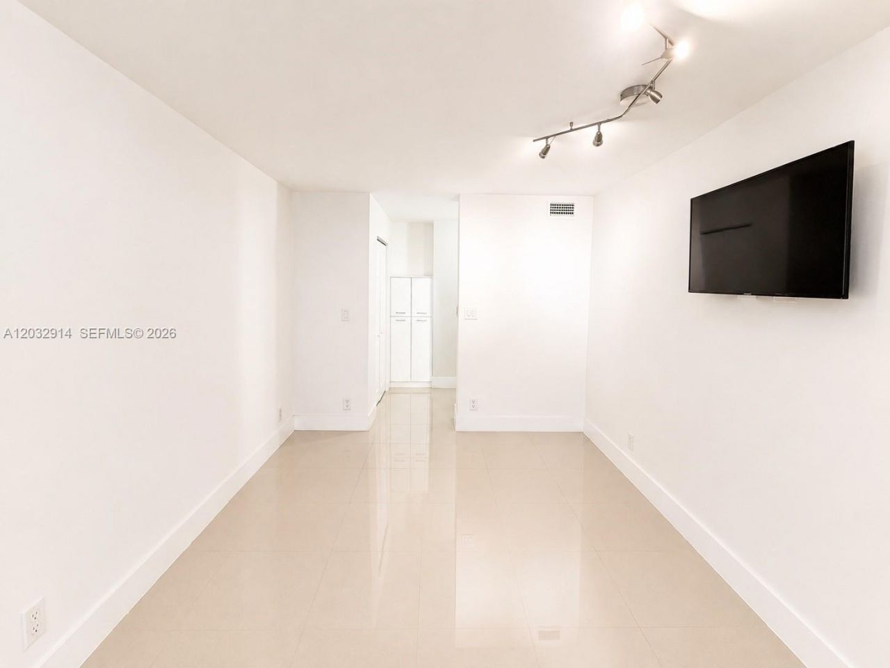 1865 S Ocean Dr , Unit 8I, Hallandale Beach, FL 33009 Photo