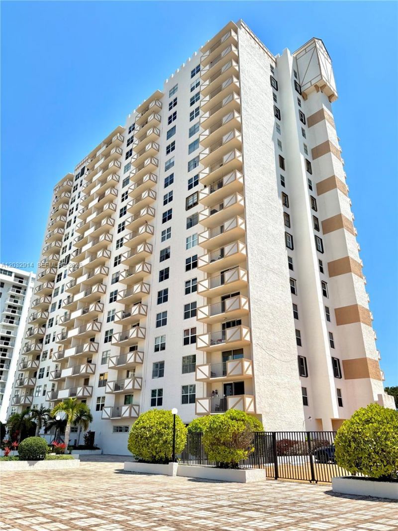 1865 S Ocean Dr , Unit 8I, Hallandale Beach, FL 33009 Photo