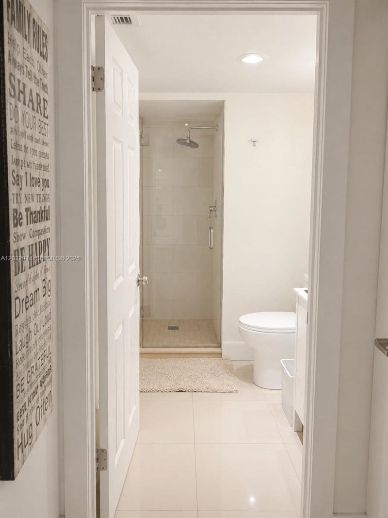 1865 S Ocean Dr , Unit 8I, Hallandale Beach, FL 33009 Photo