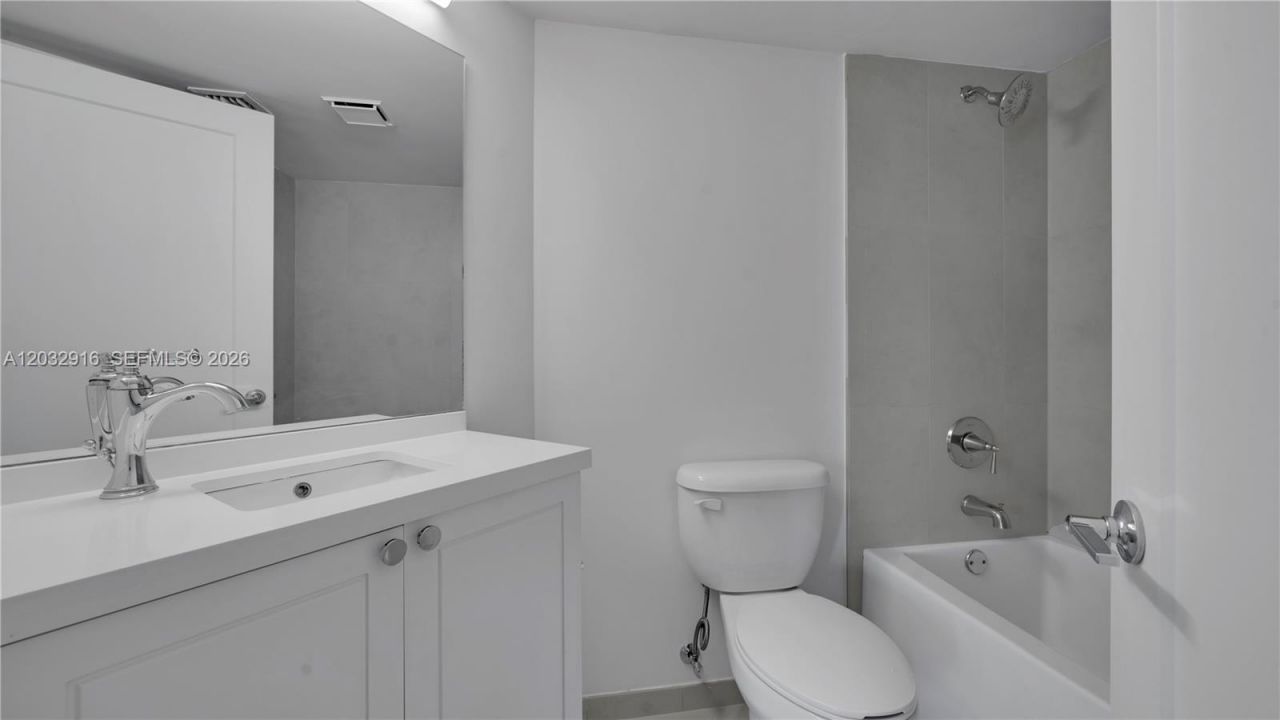 555 NE 34th St , Unit 2607, Miami, FL 33137 Photo