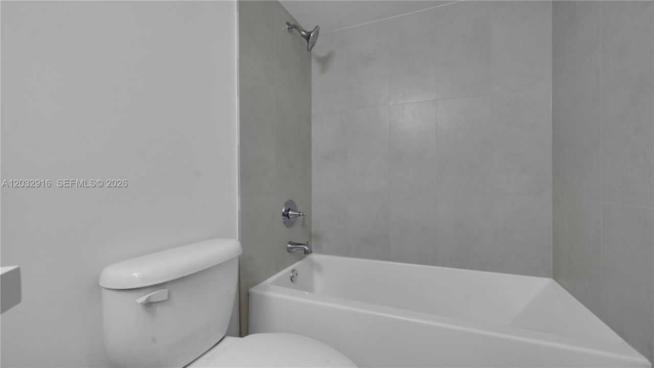 555 NE 34th St , Unit 2607, Miami, FL 33137 Photo