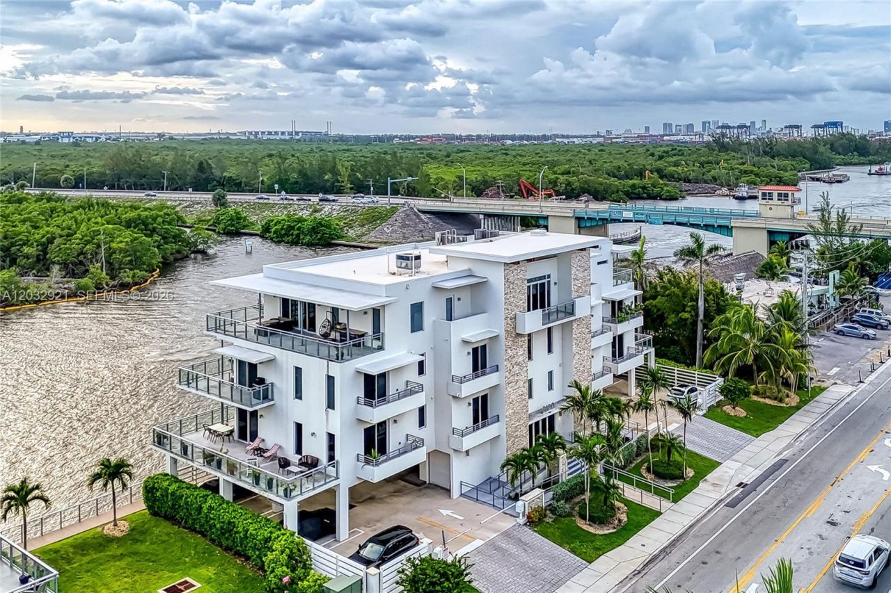 Please Call For Address, Unit 2N, Hollywood, FL 33019 Photo