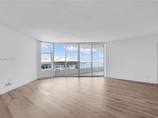 555 NE 34th St , Unit 208, Miami, FL 33137