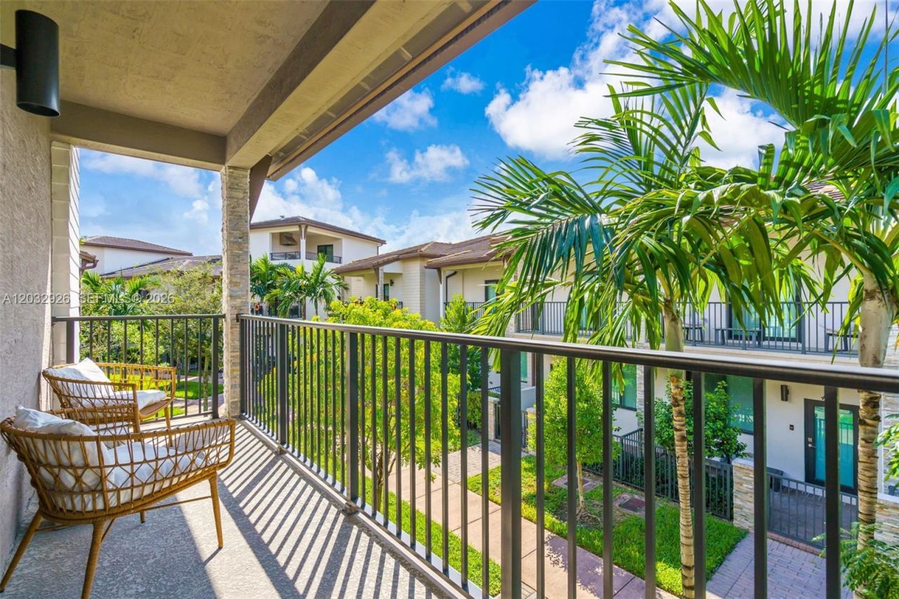 4963 NW 83rd Path , Unit 4963, Doral, FL 33166 Photo
