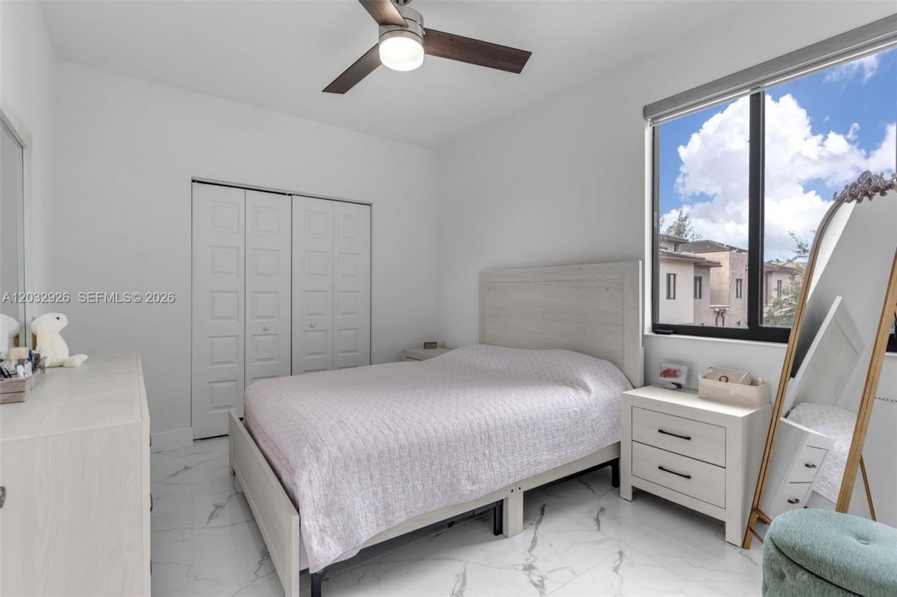 4963 NW 83rd Path , Unit 4963, Doral, FL 33166 Photo