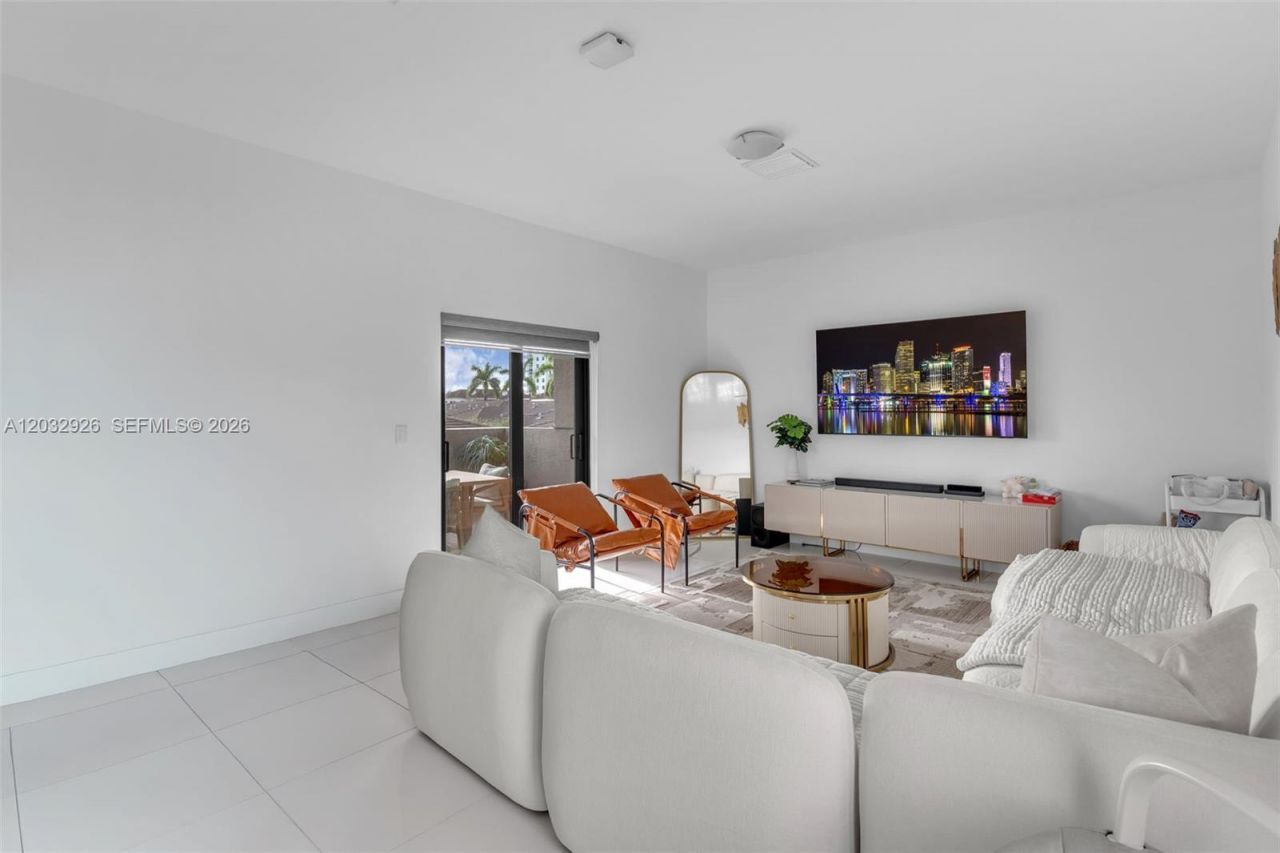 4963 NW 83rd Path , Unit 4963, Doral, FL 33166 Photo