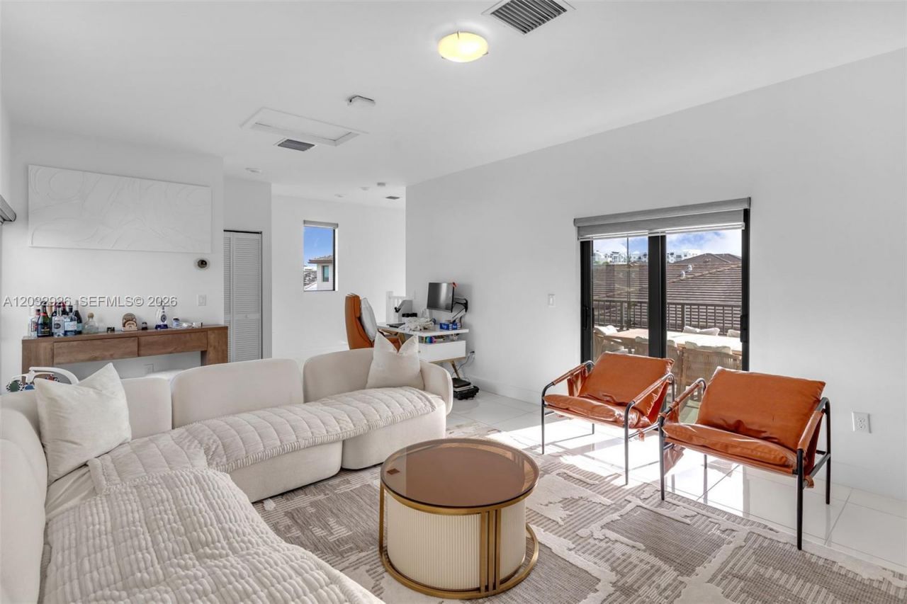 4963 NW 83rd Path , Unit 4963, Doral, FL 33166 Photo