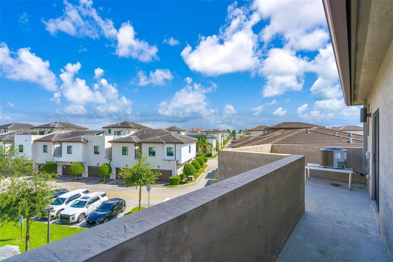 4963 NW 83rd Path , Unit 4963, Doral, FL 33166 Photo