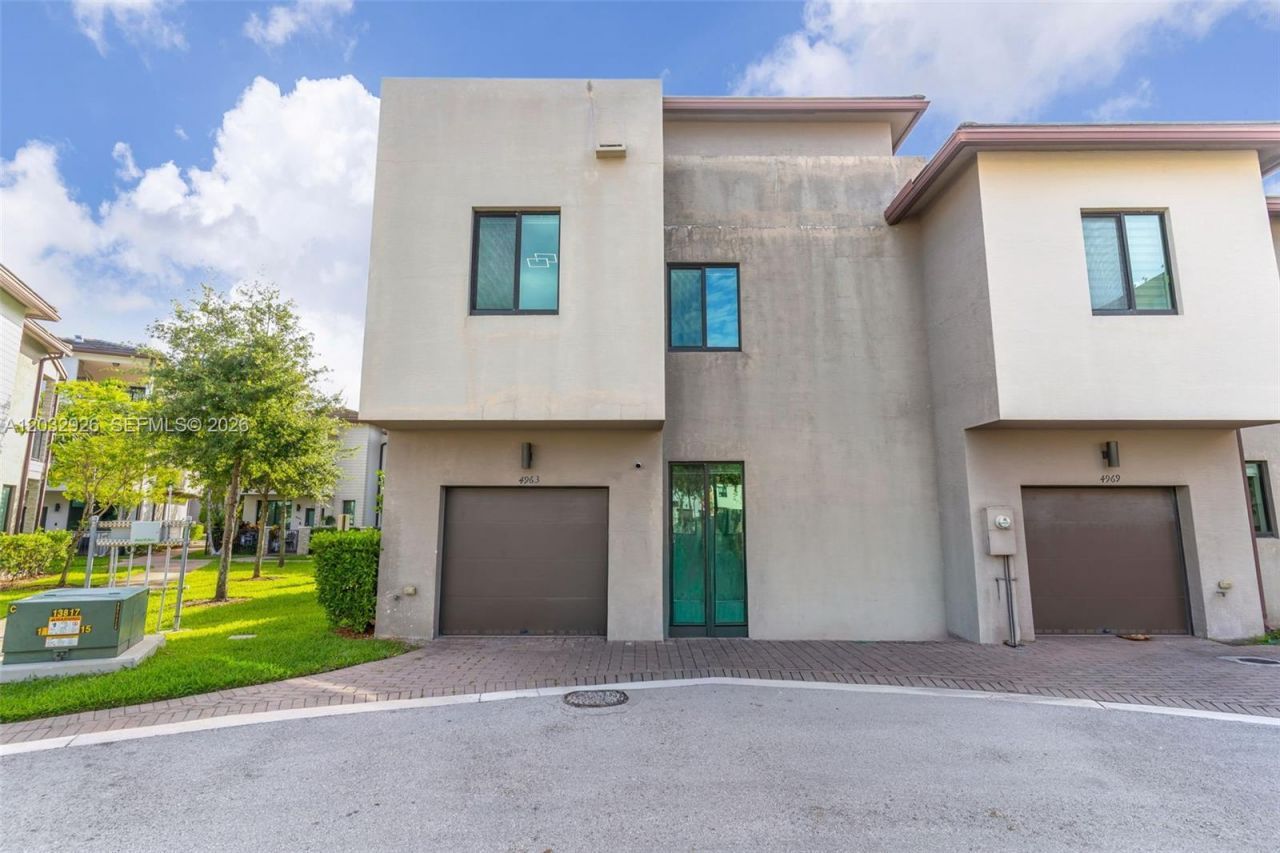 4963 NW 83rd Path , Unit 4963, Doral, FL 33166 Photo