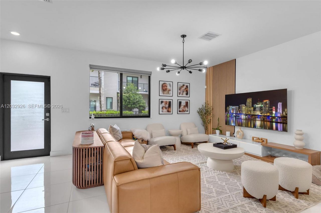 4963 NW 83rd Path , Unit 4963, Doral, FL 33166 Photo