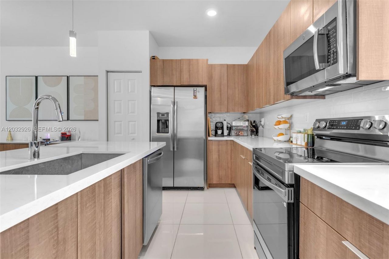 4963 NW 83rd Path , Unit 4963, Doral, FL 33166 Photo