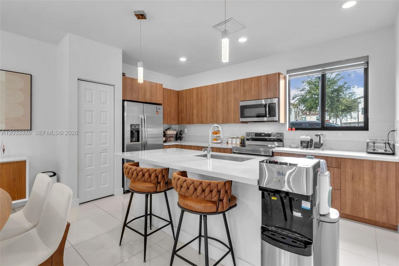 4963 NW 83rd Path , Unit 4963, Doral, FL 33166 Photo