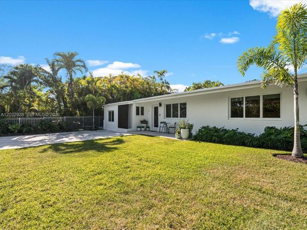 1945 Alamanda Dr , North Miami, FL 33181