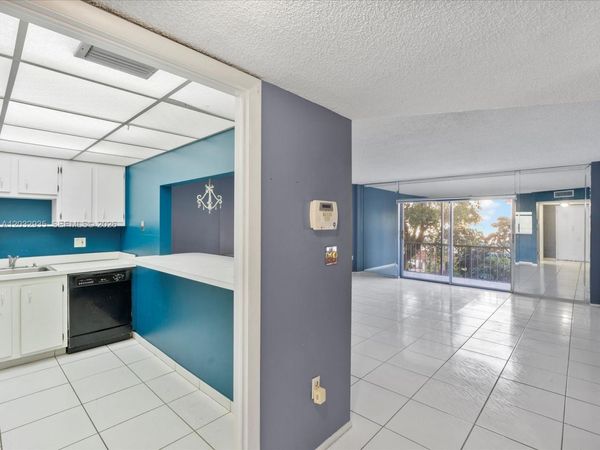 4172 Inverrary Dr , Unit 306, Lauderhill, FL 33319