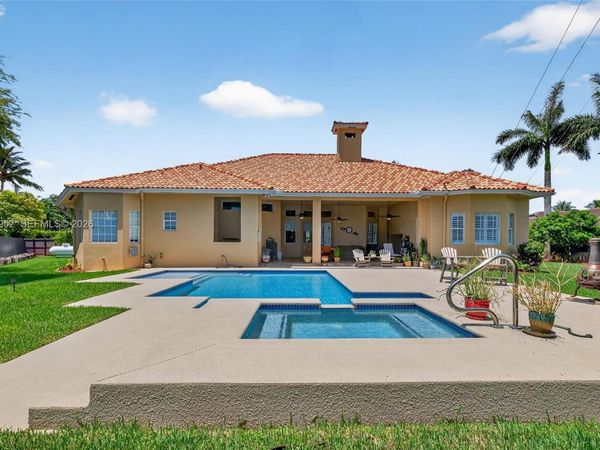 8920 SW 162nd Ter, Palmetto Bay, FL 33157