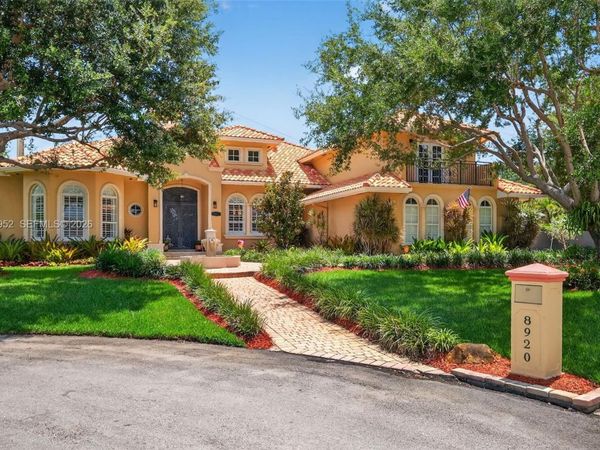 8920 SW 162nd Ter, Palmetto Bay, FL 33157