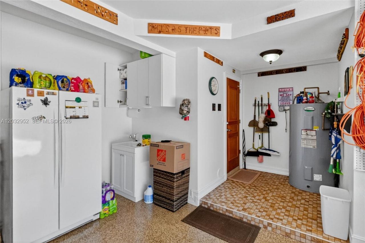 8920 SW 162nd Ter, Palmetto Bay, FL 33157 Photo