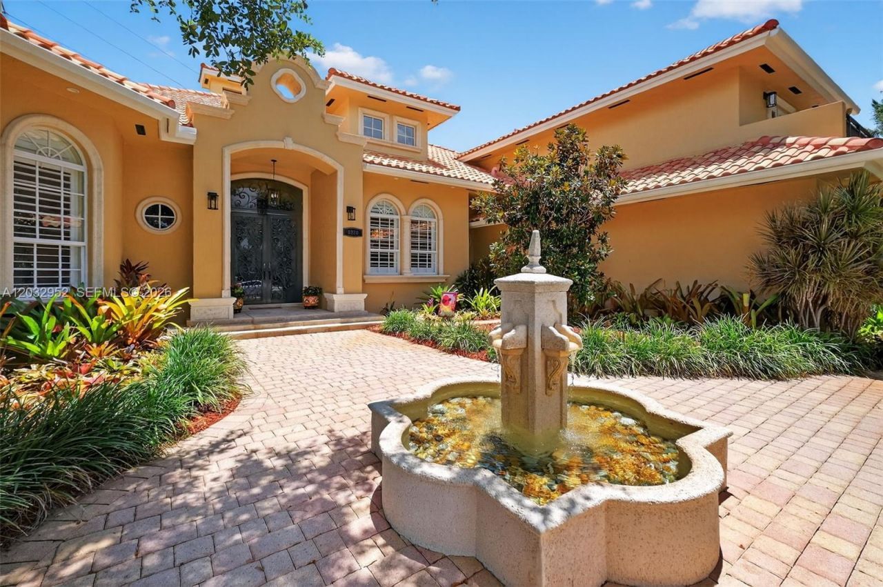 8920 SW 162nd Ter, Palmetto Bay, FL 33157 Photo