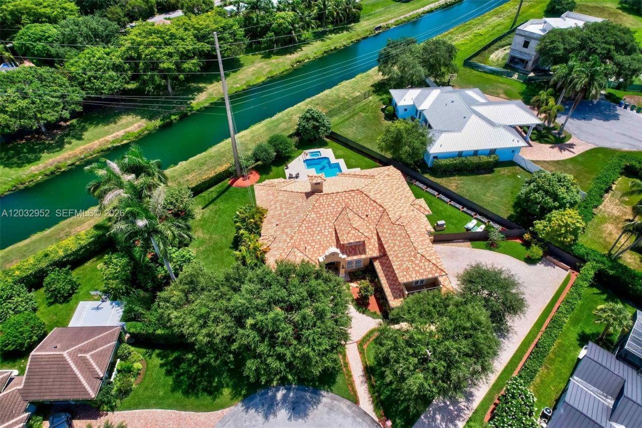 8920 SW 162nd Ter, Palmetto Bay, FL 33157 Photo