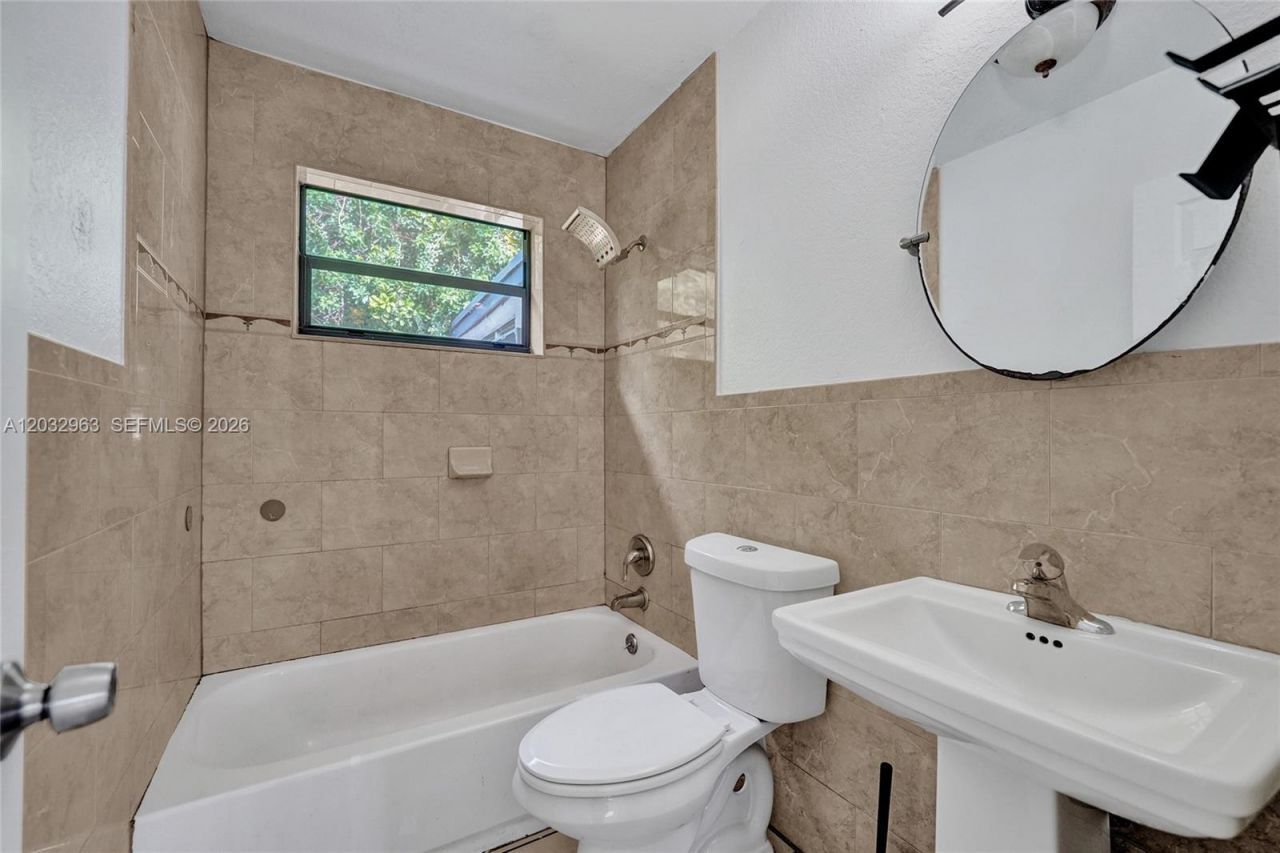 1140 N 74th Way, Hollywood, FL 33024 Photo