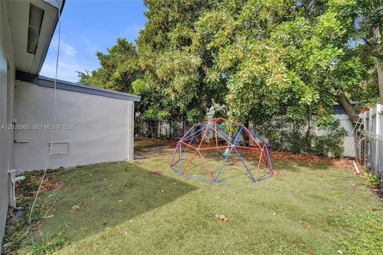 1140 N 74th Way, Hollywood, FL 33024 Photo
