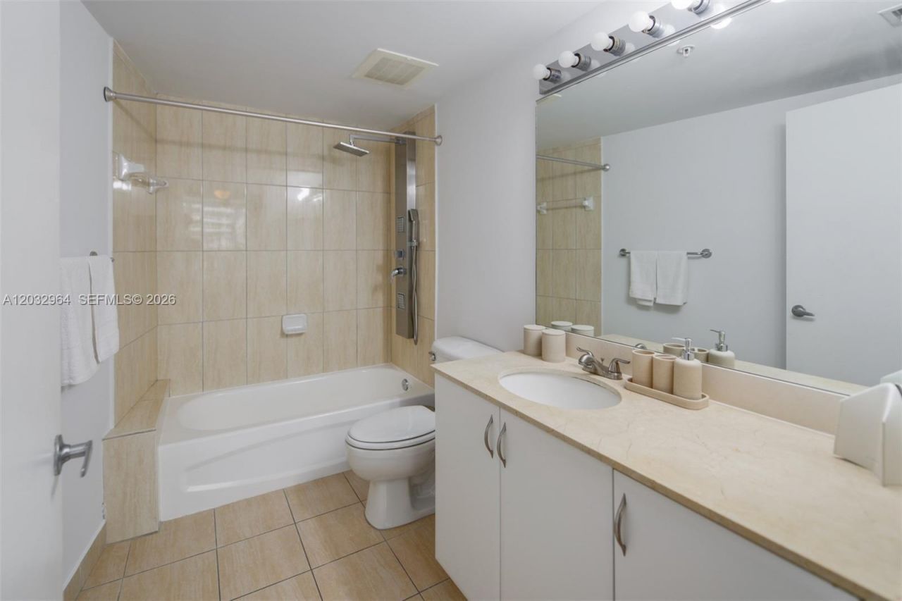 1750 N Bayshore Dr , Unit 2402, Miami, FL 33132 Photo