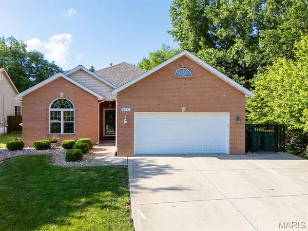 210 Fairwood Hills Road, O'Fallon, IL 62269