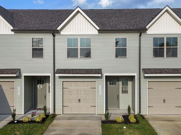 1704 Bennett Village Drive, Maryville, TN 37804