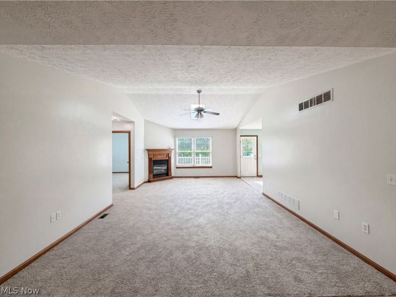 6016 W Breezeway Drive, North Ridgeville, OH 44039 Photo 3