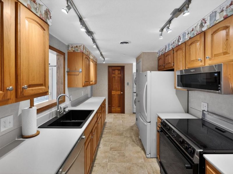 1588 Apple Valley Drive, Howard, OH 43028 Photo 7