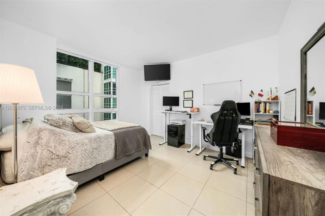 950 Brickell Bay Dr , Unit 803, Miami, FL 33131 Photo