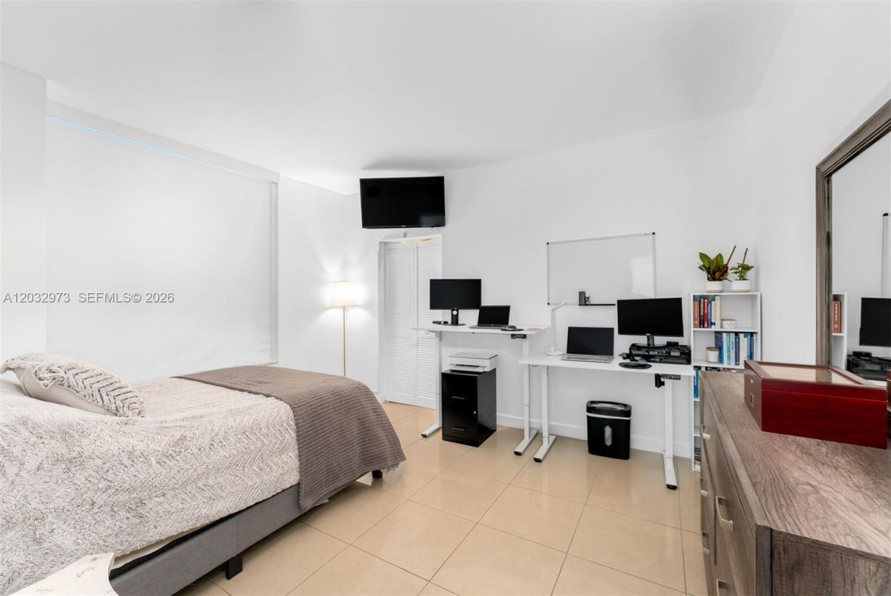 950 Brickell Bay Dr , Unit 803, Miami, FL 33131 Photo