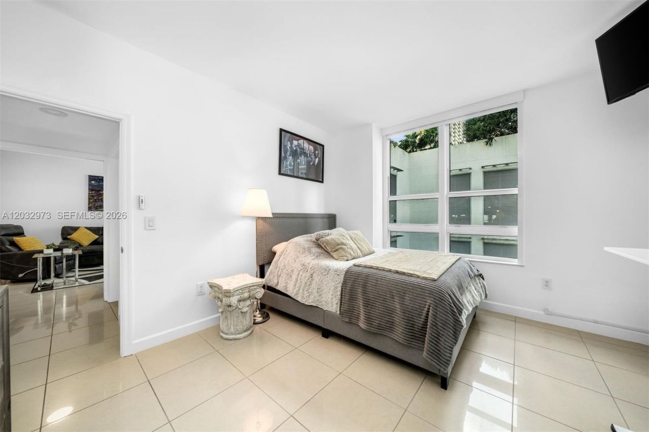 950 Brickell Bay Dr , Unit 803, Miami, FL 33131 Photo