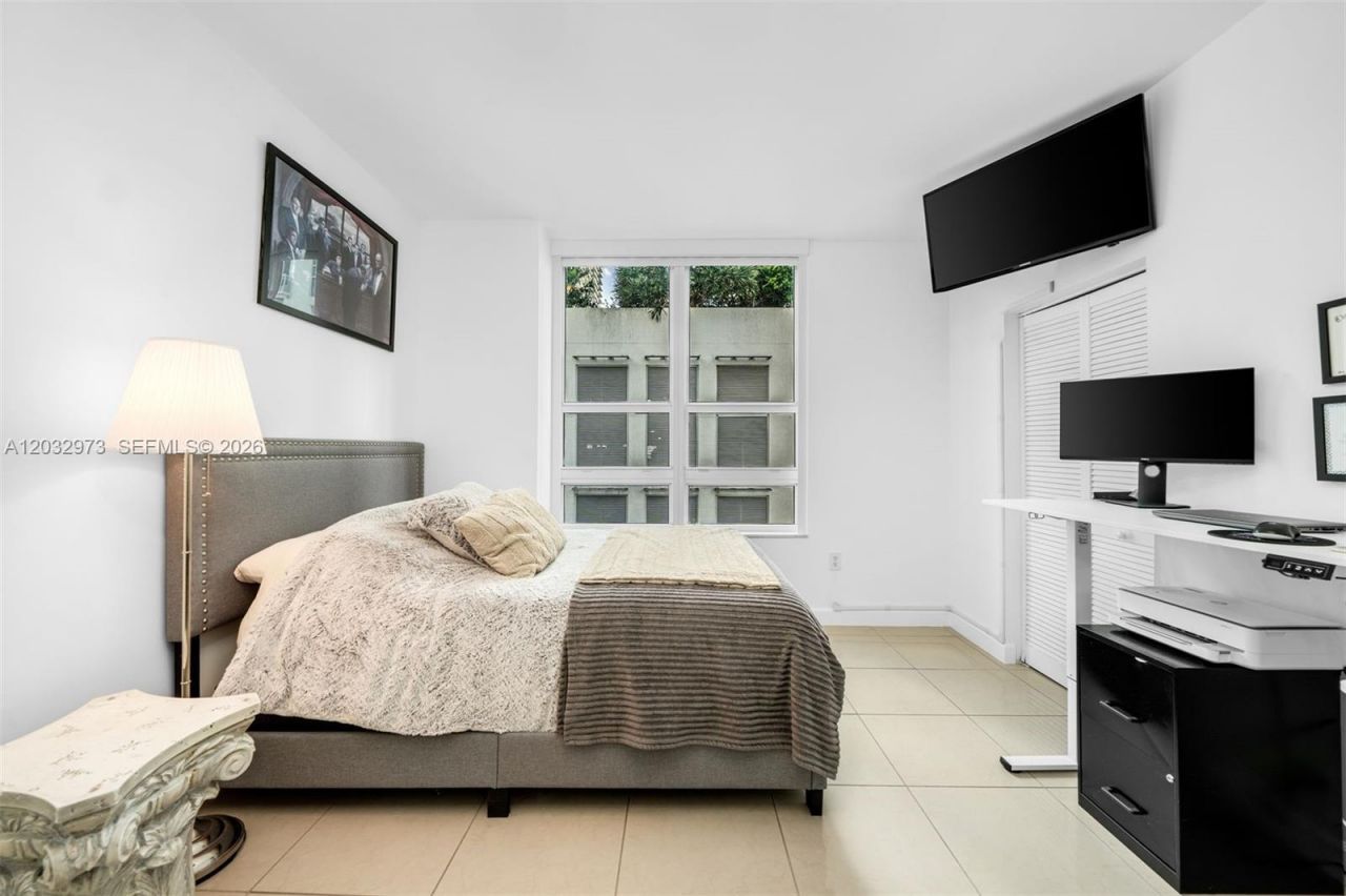 950 Brickell Bay Dr , Unit 803, Miami, FL 33131 Photo