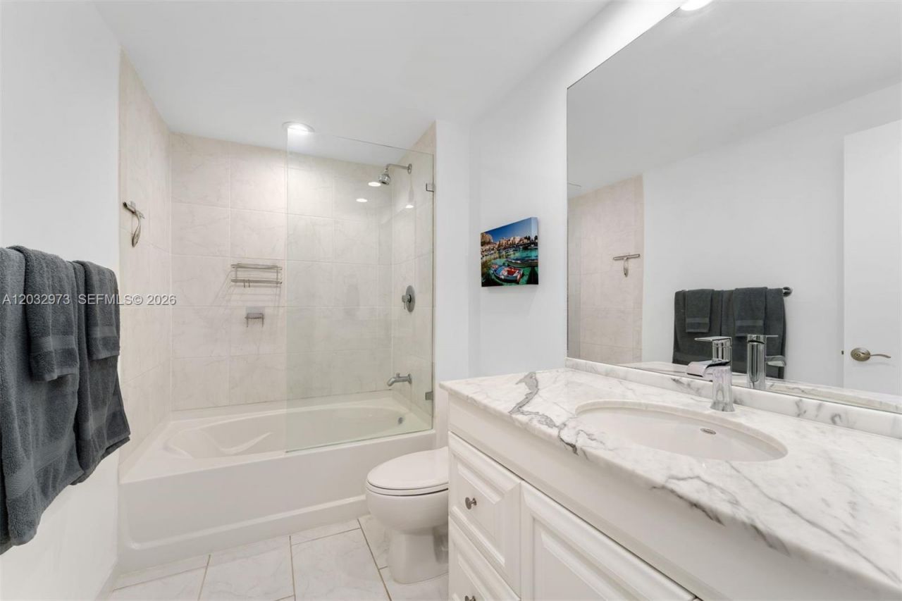 950 Brickell Bay Dr , Unit 803, Miami, FL 33131 Photo