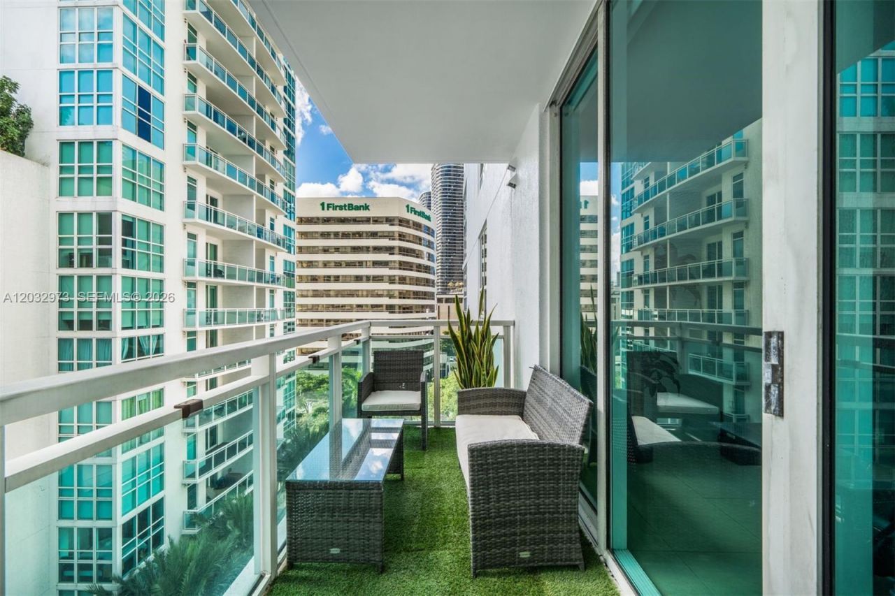 950 Brickell Bay Dr , Unit 803, Miami, FL 33131 Photo