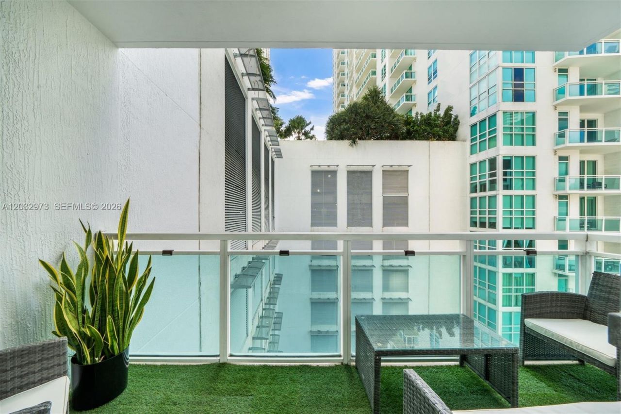 950 Brickell Bay Dr , Unit 803, Miami, FL 33131 Photo