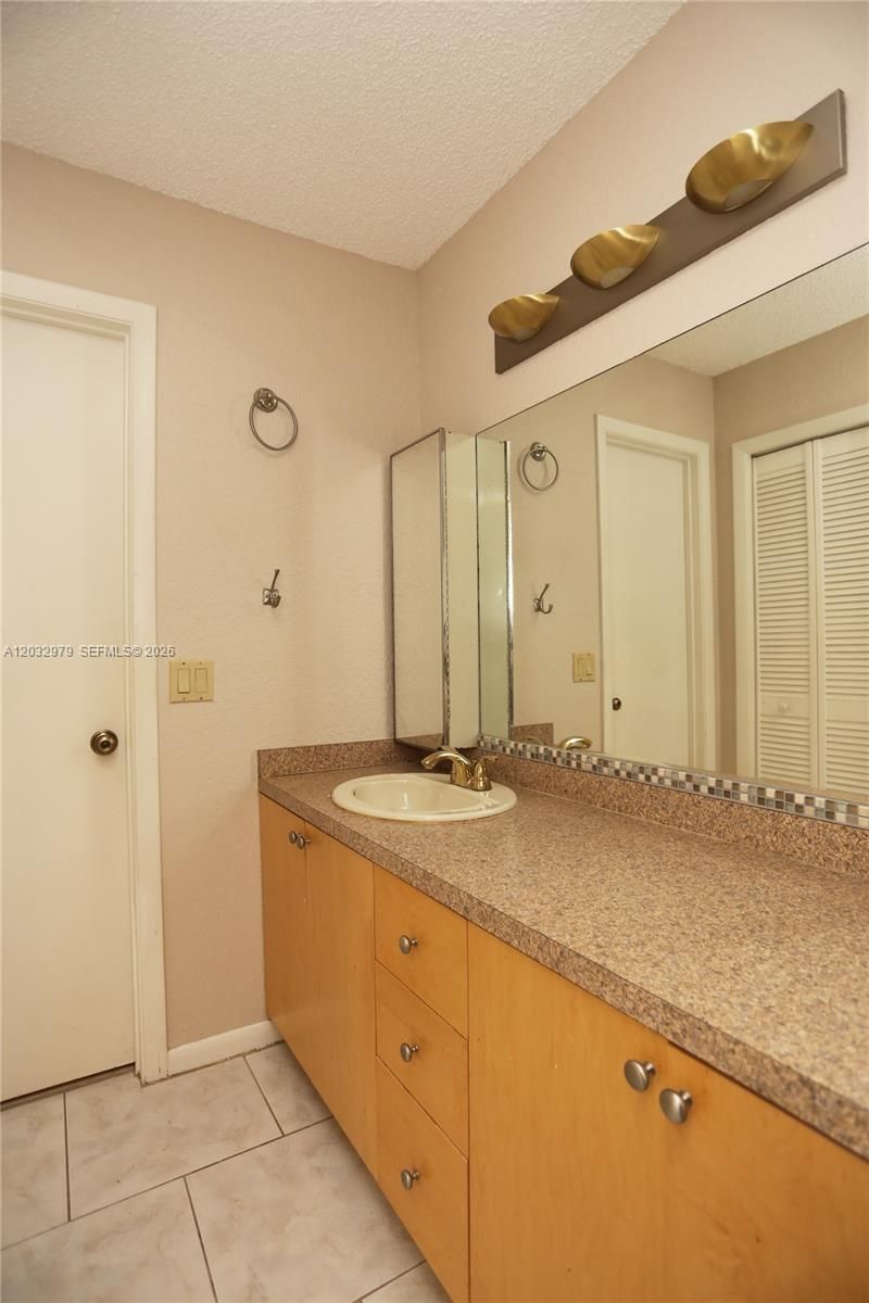 300 Racquet Club Rd , Unit 104, Weston, FL 33326 Photo
