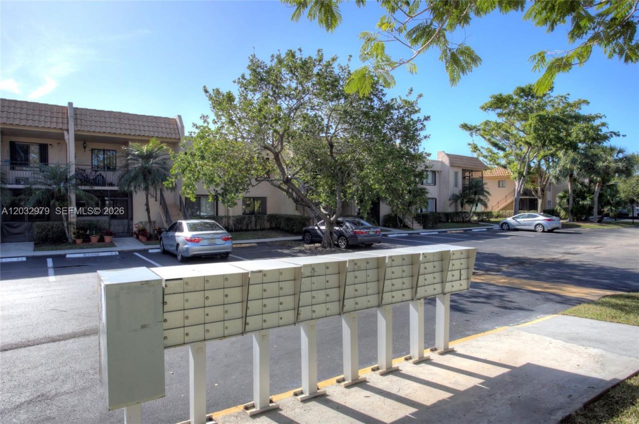 300 Racquet Club Rd , Unit 104, Weston, FL 33326 Photo
