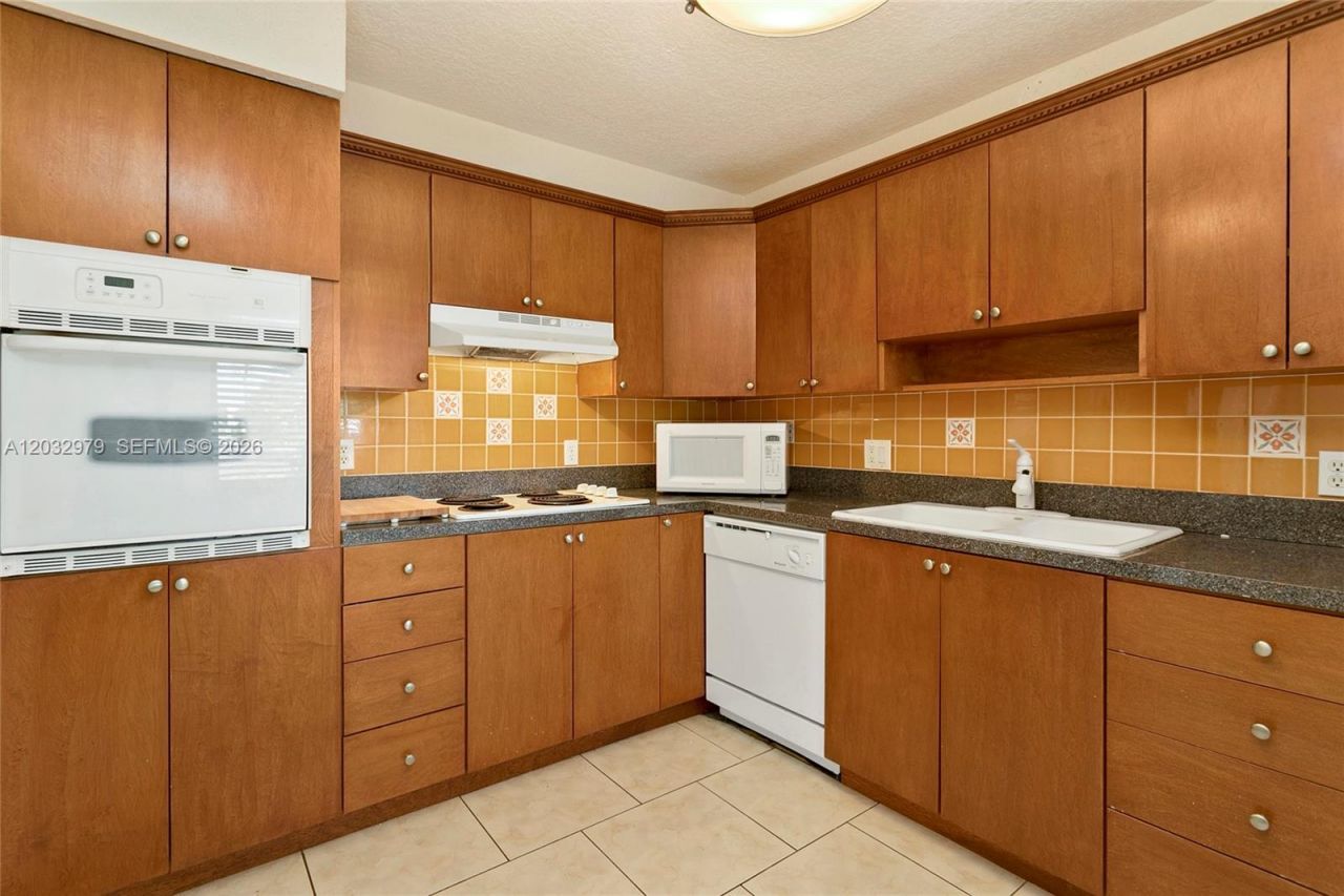 300 Racquet Club Rd , Unit 104, Weston, FL 33326 Photo