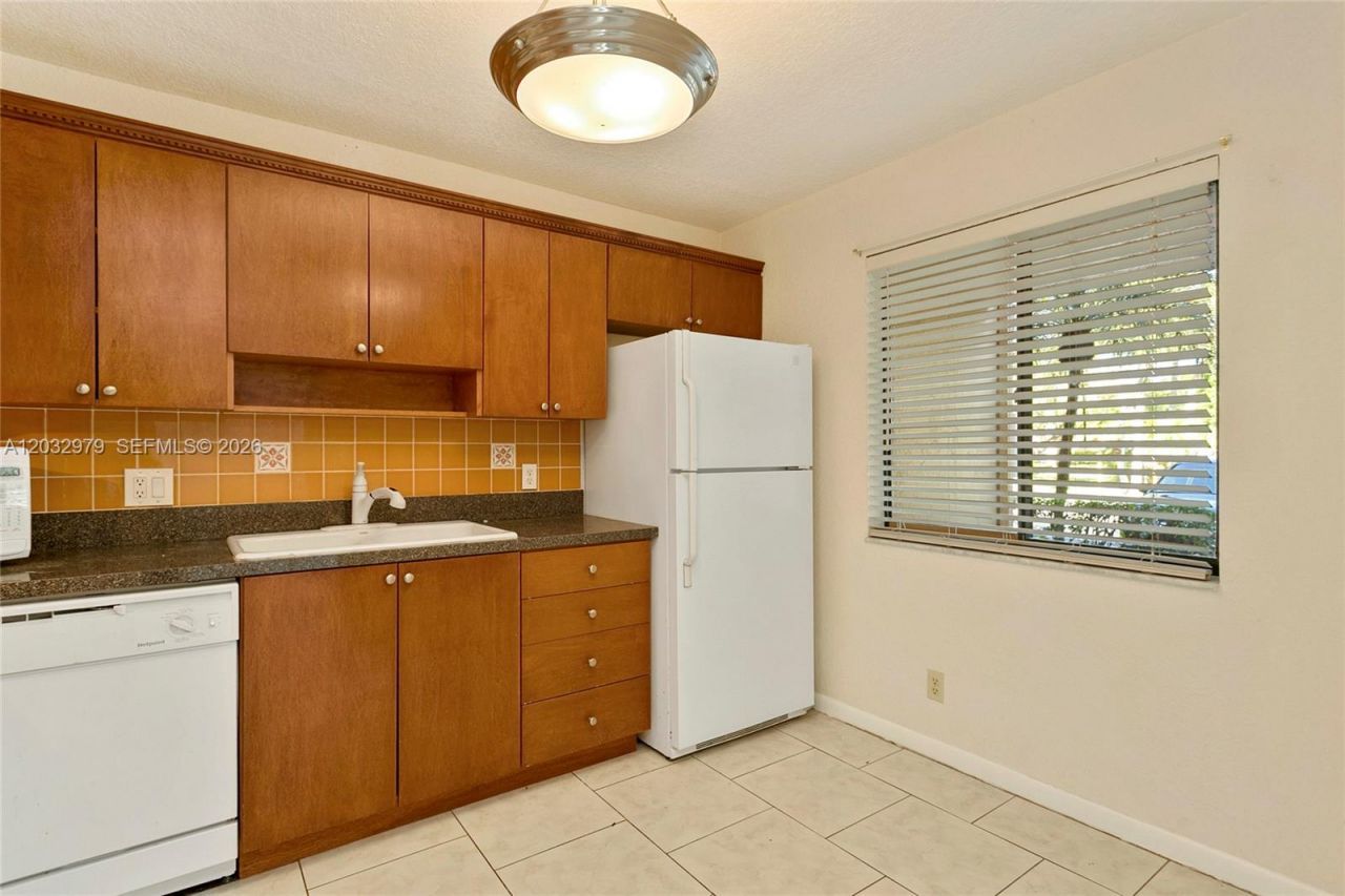 300 Racquet Club Rd , Unit 104, Weston, FL 33326 Photo