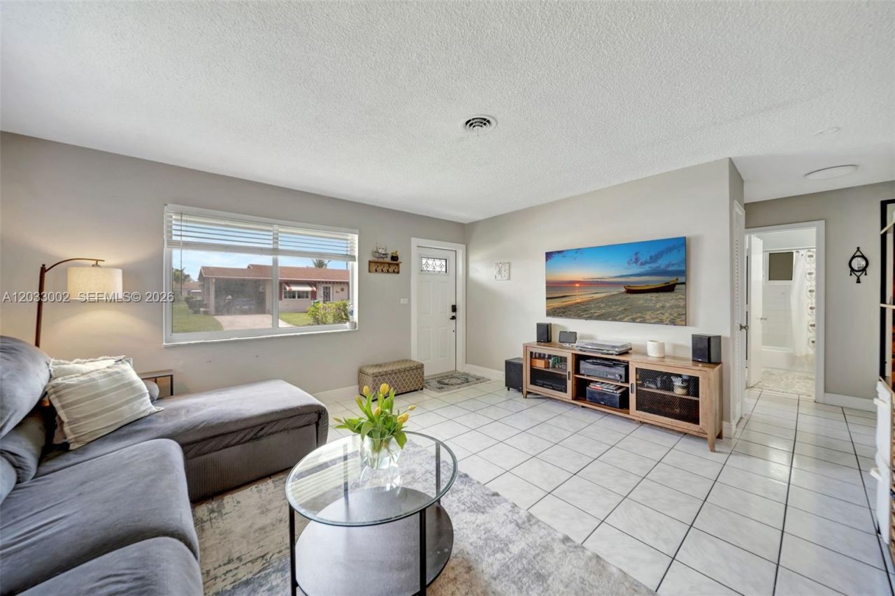 2708 NW 51st Pl , Tamarac, FL 33309 Photo