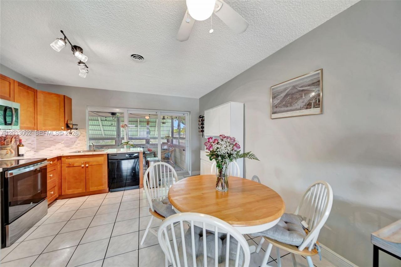 2708 NW 51st Pl , Tamarac, FL 33309 Photo