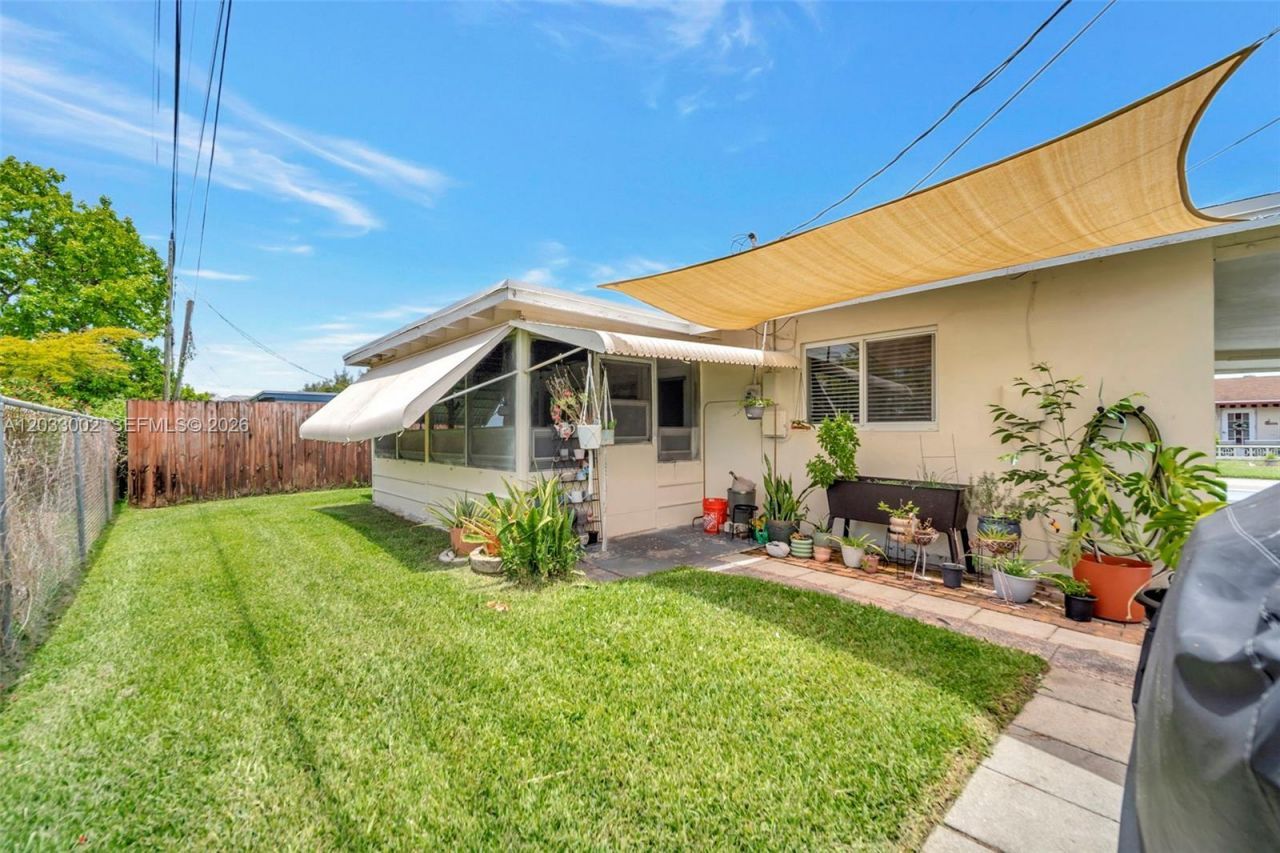 2708 NW 51st Pl , Tamarac, FL 33309 Photo