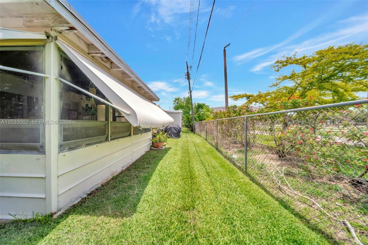 2708 NW 51st Pl , Tamarac, FL 33309 Photo