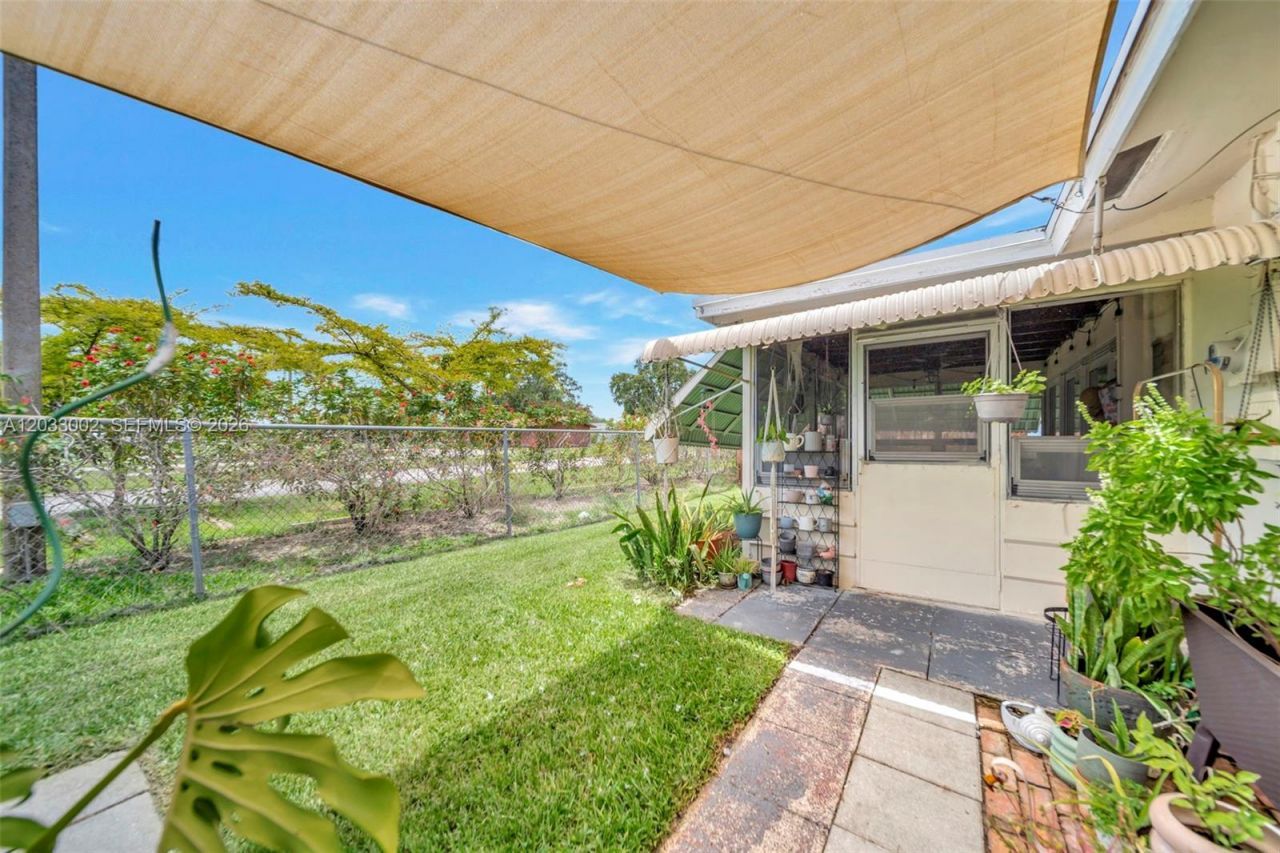 2708 NW 51st Pl , Tamarac, FL 33309 Photo